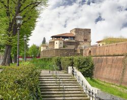 Le mura esterne della Fortezza da Basso di Firenze. Da anni l'edificio è anche sede di eventi e fiere a livello nazionale e internazionale.