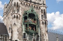 Il Glockenspiel del Muncipio di Monaco di Baviera è una delle principali attrazioni turistiche della città tedesca.