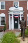 La statua di JFK davanti al Museo Kennedy di Hyannis, Cape Cod (Massachusetts) - © Capture Light / Shutterstock.com