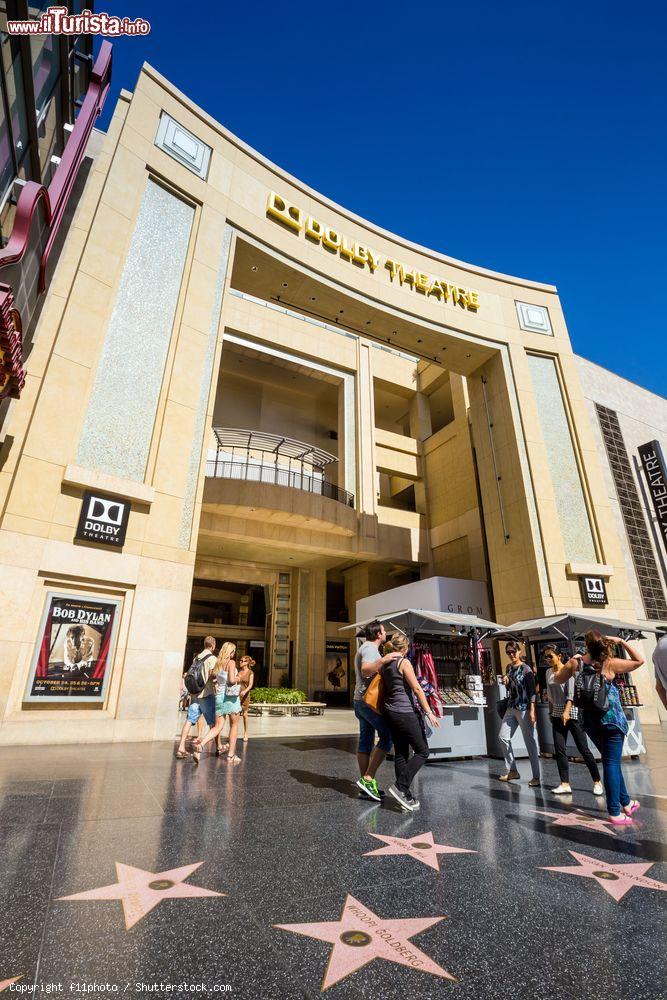 Immagine Le stelle della Walk of Fame di Hollywood e il teatro Dolby degli Academy Awards  - © f11photo / Shutterstock.com