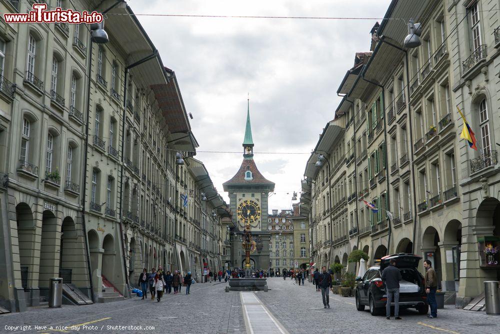 Immagine La via Kramgasse dove al n° 49  si trova la casa dove visse Albert Einstein a Berna - © Have a nice day Photo / Shutterstock.com