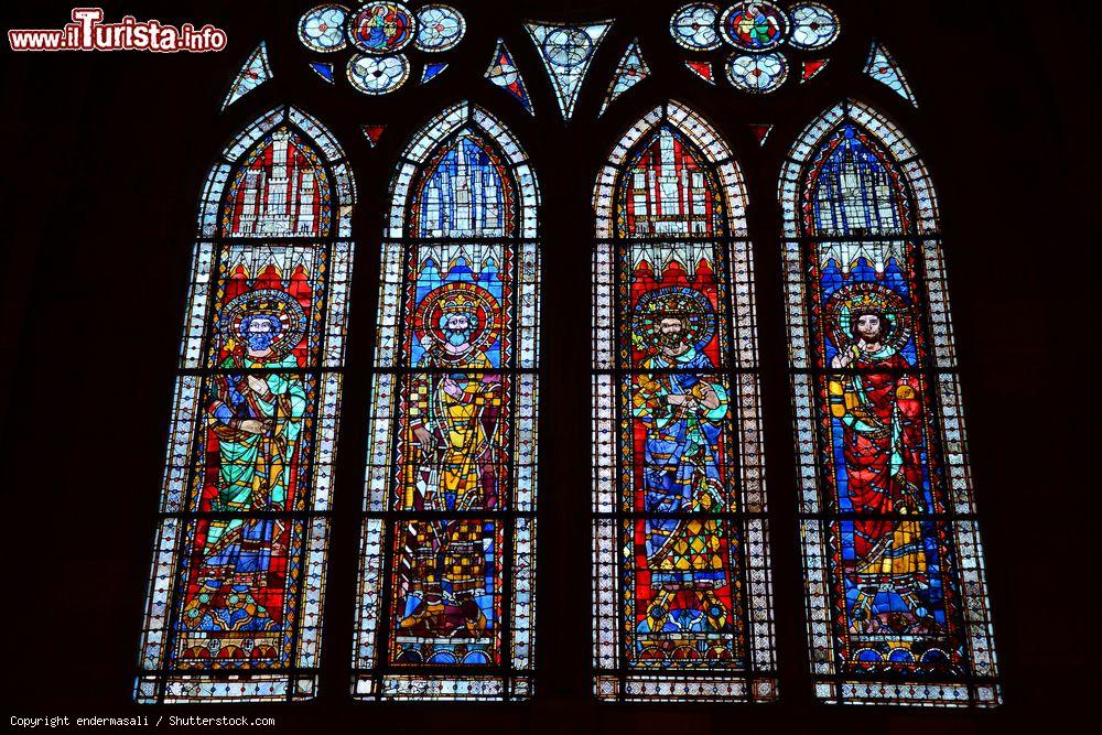 Immagine Finestre decorate della cattedrale di Nostra Signora di Strasburgo. La chiesa fu costruita tra l'XI e il XV secolo - foto © endermasali / Shutterstock.com