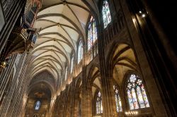 Strasburgo (Bas-Rhin, Alsazia): l'interno gotico della splendida cattedrale di Notre-Dame de Strasbourg.
