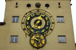 Il famoso orologio del Deutsches Museum di Monaco di Baviera, dove sono rappresentati anche i simboli zodiacali.