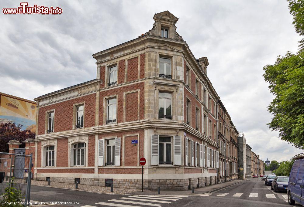 Immagine Amiens, Francia: la casa in cui visse e lavorò dal 1872 al 1905 lo scrittore Jules Verne - © Sergey Dzyuba / Shutterstock.com
