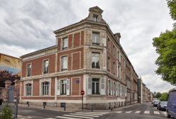 Amiens, Francia: la casa in cui visse e lavorò dal 1872 al 1905 lo scrittore Jules Verne - © Sergey Dzyuba / Shutterstock.com