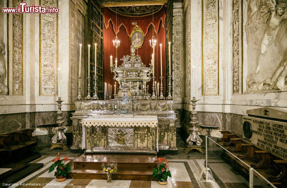 Immagine L'altare di Santa Rosalia, la santa patrona della città di Palermo, nella cattedrale del capoluogo siciliano - foto © futureGalore / Shutterstock.com