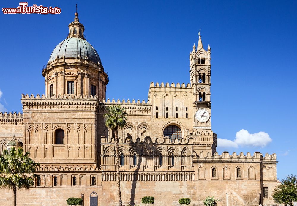 Immagine Sicilia: la cattedrale metropolitana primaziale della Santa Vergine Maria Assunta di Palermo in una giornata di sole.