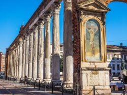 Le Colonne di San Lorenzo sono uno dei simboli più importanti della Miano imperiale, costruite in epoca tardo romana - foto © Claudio Divizia / Shutterstock.com
