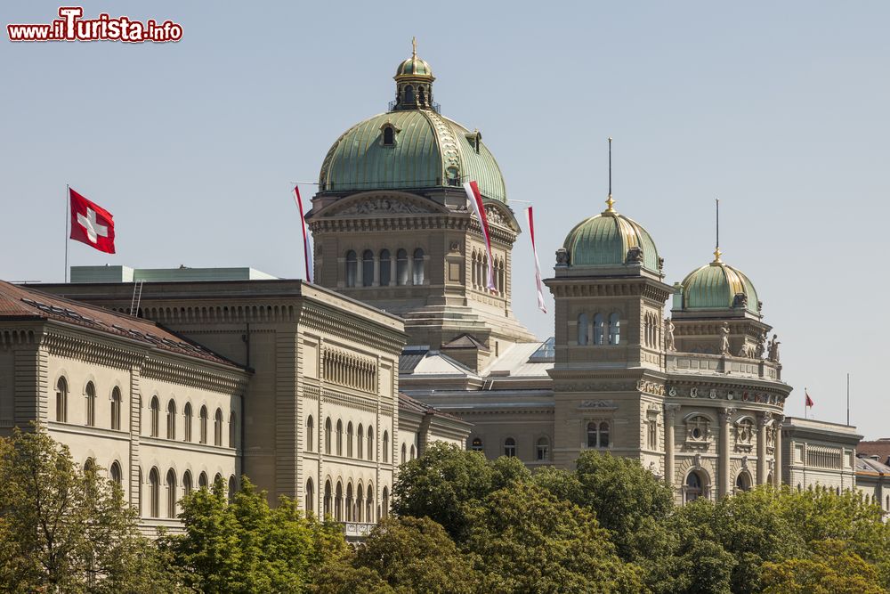 Immagine La Bundeshaus, il Palazzo Federale di Berna, sede del Parlamento Svizzero