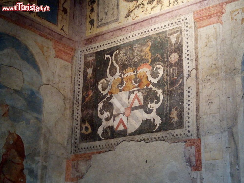 Immagine Palazzo delle Albere, il particolare dello stemma sui muri dell'edificio nella città di Trento - foto © Cristian Cenci (WMI) - CC BY-SA 4.0, Collegamento