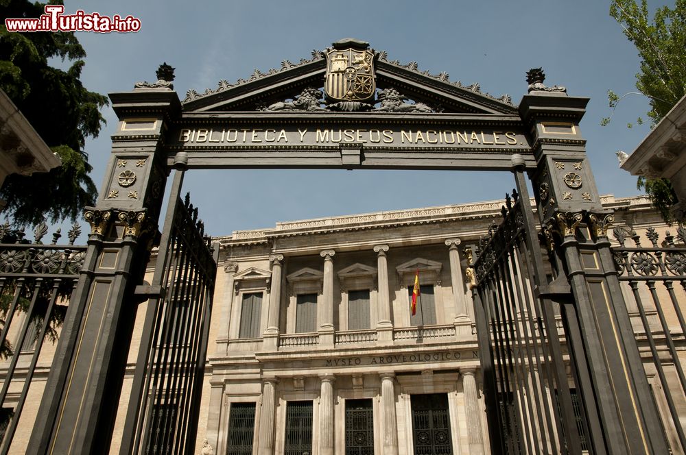 Immagine Il cancello posto all'ingresso del Museo Arqueológico Nacional, uno principali musei di Madrid (Spagna).