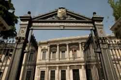 Il cancello posto all'ingresso del Museo Arqueológico Nacional, uno principali musei di Madrid (Spagna).