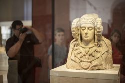 La Dalma di Elche è un busto in pietra ritrovato a Elche, in Spagna, nel 1897 oggi conservato al National Archeological Museum di Madrid - © Juan Aunion / Shutterstock.com