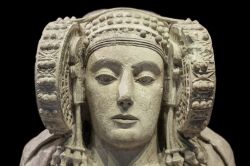 La Dama di Elche è un busto in pietra ...