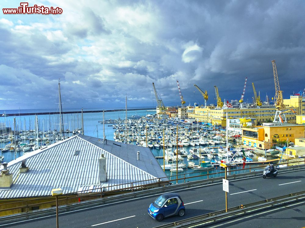 Immagine La marina di Boccadasse, uno dei quartieri di Genova in liguria