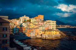 Boccadasse,il pittoresco quartiere di Genova fotografato al tramonto