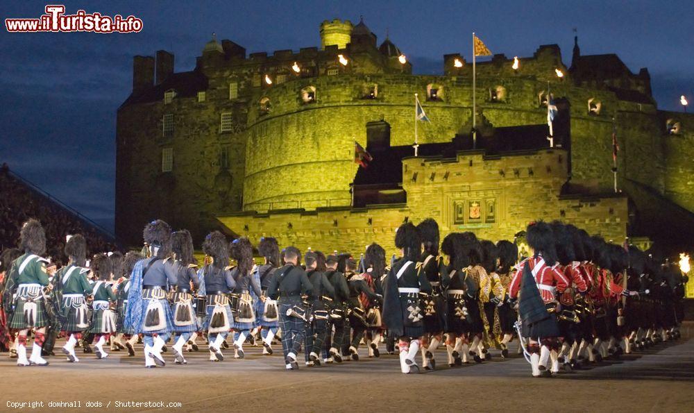 Immagine Massed Pipes and Drums, il momento chiave del Military Tattoo al Castello di Edimburgo in Scozia  - © domhnall dods / Shutterstock.com