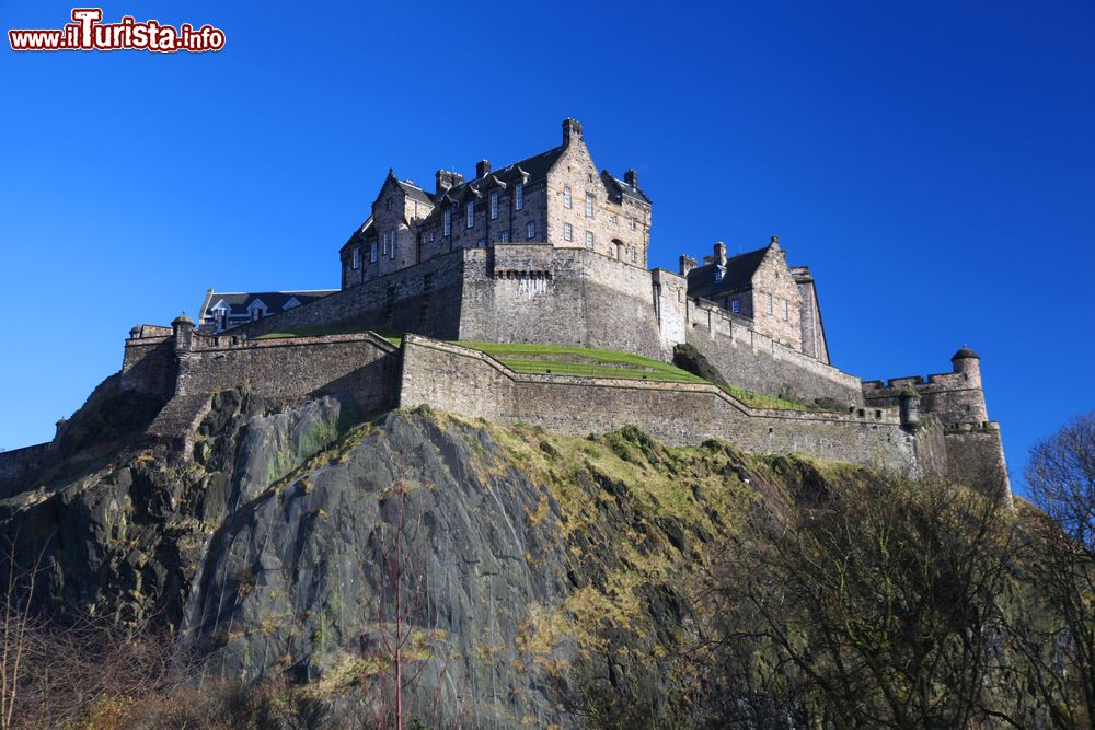 Immagine Il magnifico panorama del grande Castello di Edimburgo in Scozia