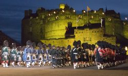 Massed Pipes and Drums, il momento chiave del Military Tattoo al Castello di Edimburgo in Scozia  - © domhnall dods / Shutterstock.com