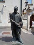 La statua di Giorgio Giulio Clovio (Juraj Julije Klović) presso la Galleria Klovicevi Dvori a Zagabria - foto © Silverije, CC BY-SA 4.0, Link