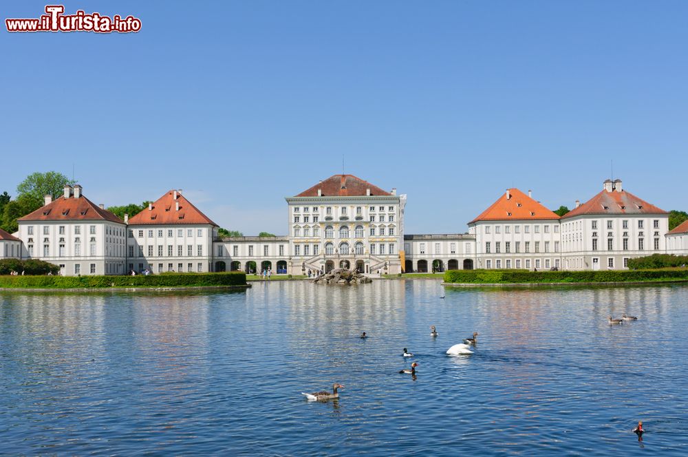 Immagine L'elegante palazzo barocco di Nymphenburg è uno dei principlai luoghi d'interesse turistico di Monaco di Baviera.