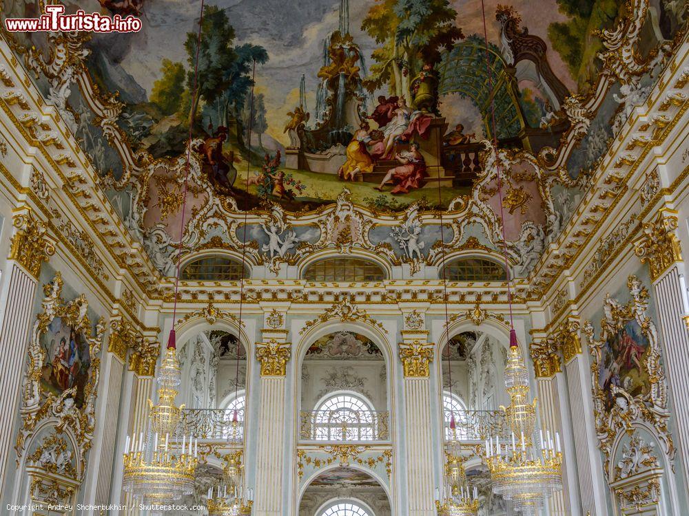 Immagine Lo sfarzoso interno della Festsaal del Castello di Nymphenburg (Monaco di Baviera). Il palazzo è oggi abitazione e cancelleria dal casato dei Wittelsbach - foto © Andrey Shcherbukhin / Shutterstock.com