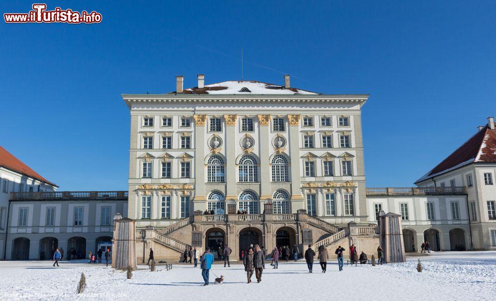 Immagine Una suggestiva immagine invernale con la neve al Castello di Nymphenburg (Monaco di Baviera) - foto © Petar Jevtic / Shutterstock.com