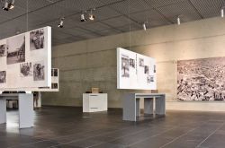 L'interno del museo-centro di documentazione Topographie des Terrors (Topografia del Terrore) a Berlino, Germania - foto © Brendan Howard / Shutterstock.com