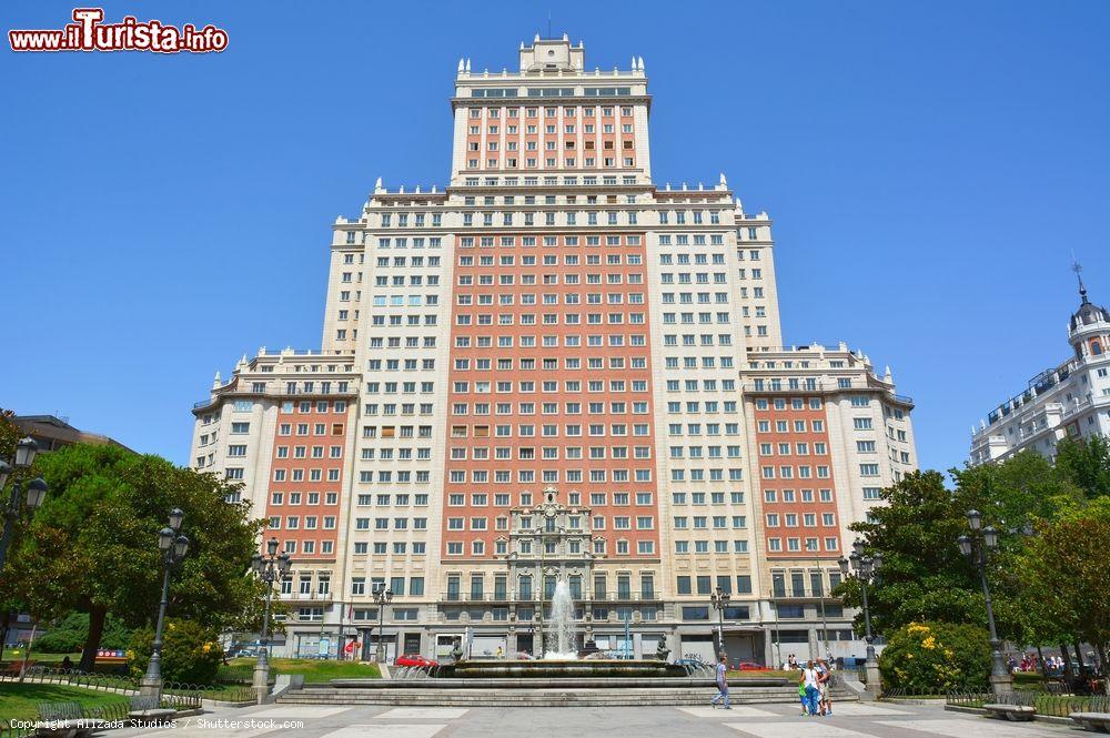 Immagine L'Edificio España è un grattacielo di Madrid. Sorge sulla Gran Vía in Plaza de España ed è l'ottavo edificio più alto della città - foto © Alizada Studios / Shutterstock.com