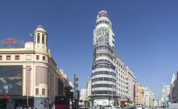 Edifici in Plaza del Callao (Madrid), da dove inizia il tratto della Gran Vía che termina in Plaza de España - foto © joan_bautista / Shutterstock.com