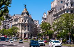 La Gran Vía misura 1,3 km e attraversa il centro di Madrid tagliandolo in due - foto © Maks Ershov / Shutterstock.com