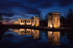 Il Tempio di Debod di Madrid è un vero tempio egiziano donato dal paese nordafricano alla Spagna nel 1968.
