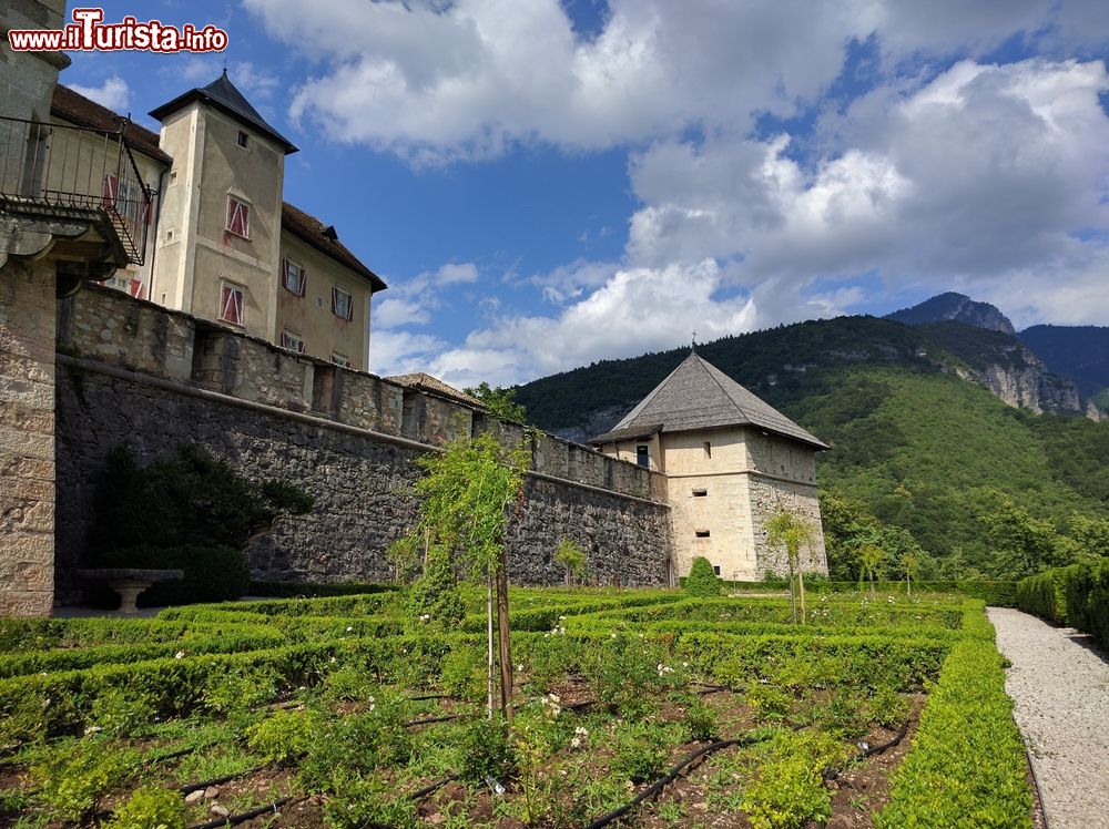 Immagine Castel Thun in Val di Non (Trento) è stato riaperto al pubblico dopo un importante restauro solo nel 2010.