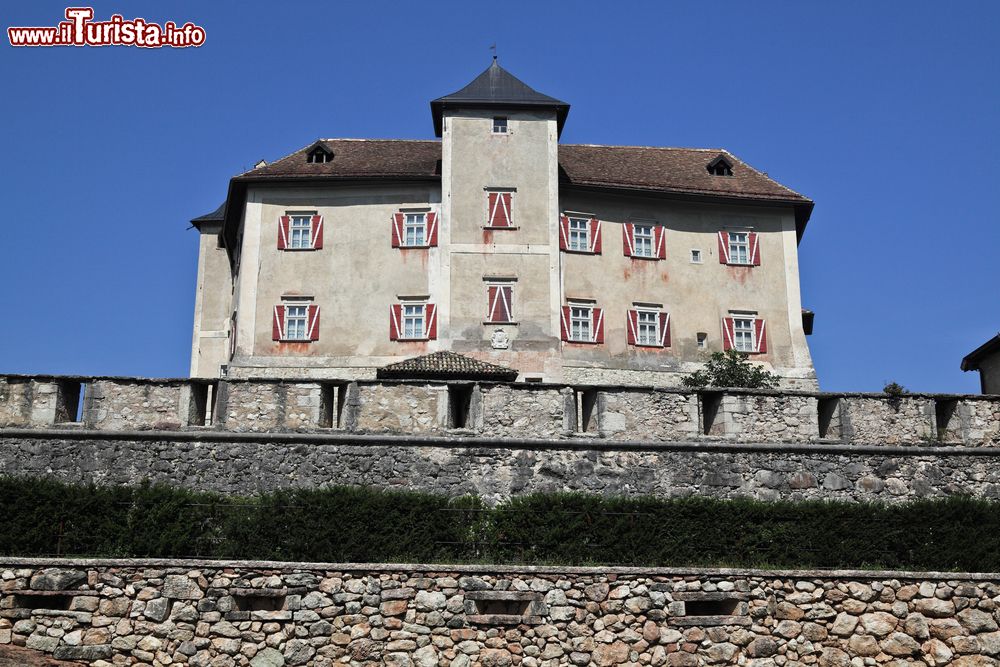 Immagine L'edificio medievale del Castel Thun nel piccolo comune autonomo di Vigo di Ton, in provincia di Trento.
