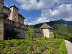 Castel Thun in Val di Non (Trento) è stato riaperto al pubblico dopo un importante restauro solo nel 2010.