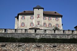 L'edificio medievale del Castel Thun nel piccolo comune autonomo di Vigo di Ton, in provincia di Trento.