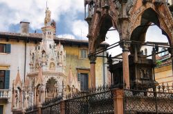 Verona: le Arche Scaligere sono un sepolcro monumentale in cui riposano le spoglie degli antichi signori della città.