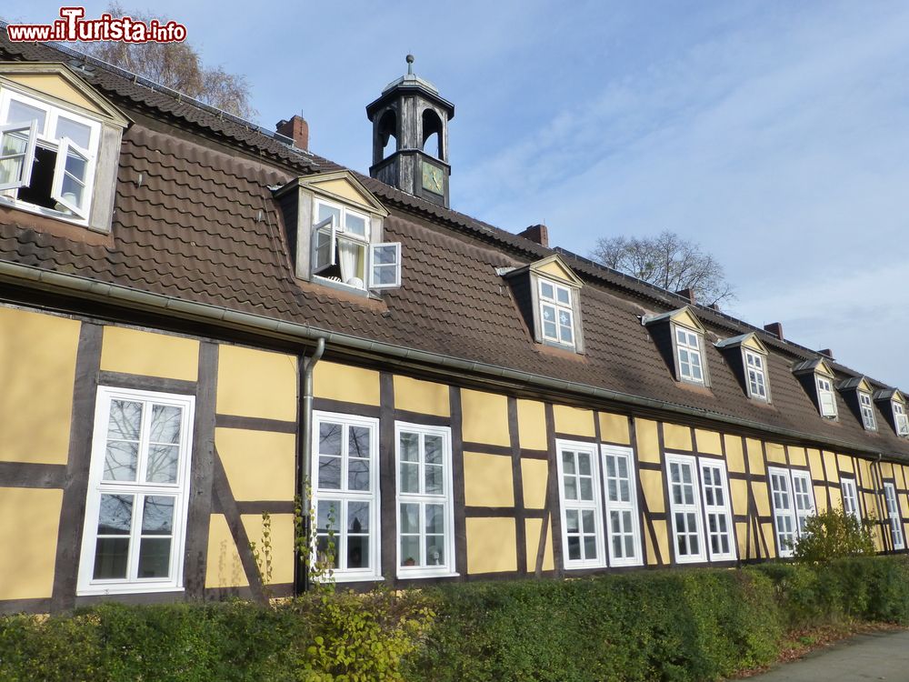 Immagine Page Houses ai giardini di Herrenhausen a Hannover, Germania.