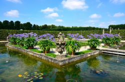 Il giardino barocco di Herrenhausen, Hannover, Germania. Un pittoresco scorcio panoramico del parco voluto dalla duchessa Sofia del Palatinato su modello dei giardini degli Orange.



