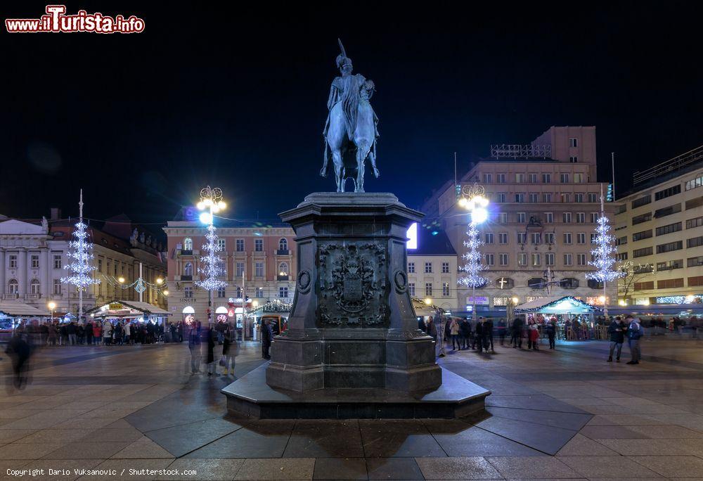 Immagine Decorazioni natalizie in piazza Ban Jelacic a Zagabria in occasione del Mercatino dell'Avvento - foto © Dario Vuksanovic / Shutterstock.com