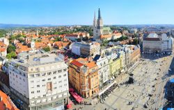Trg bana Josipa Jelacica (o più semplicemente Ban Jelacic) è considerata tra le 20 piazze europee più belle. Siamo a Zagabria, in Croazia.