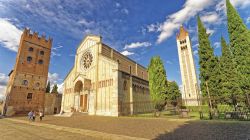 La Basilica di San Zeno Maggiore a Verona e il suo campanile. E' celebre per la sua cripta dove Shakespeare ha ambientato il matrimonio di Romeo e Giulietta - © Roman Babakin / Shutterstock.com ...