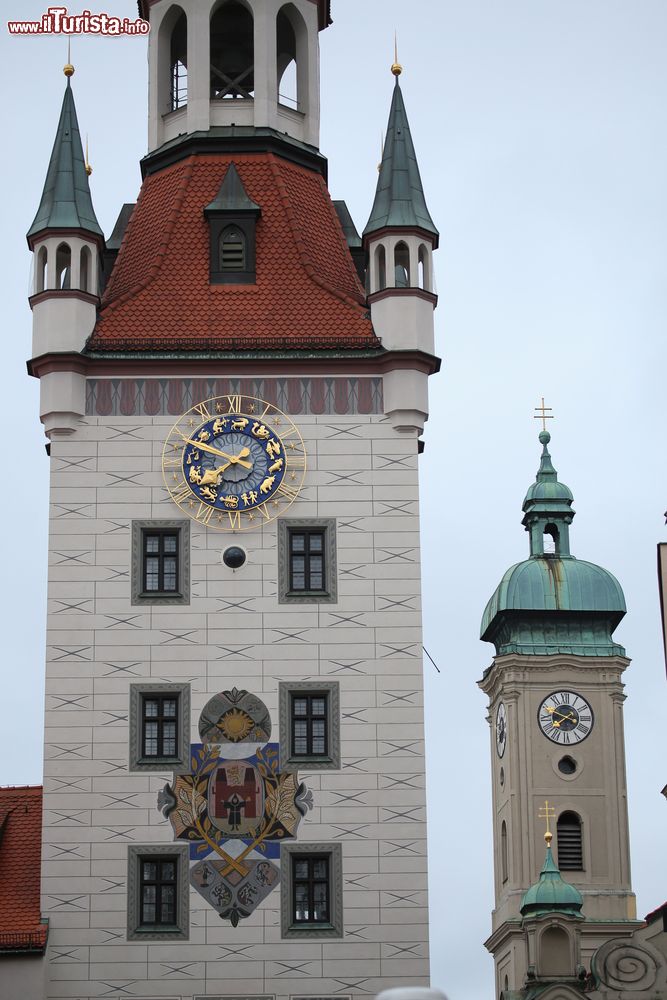 Immagine La torre del Vecchio Municipio di Monaco, fotografata dalla Marienplatz