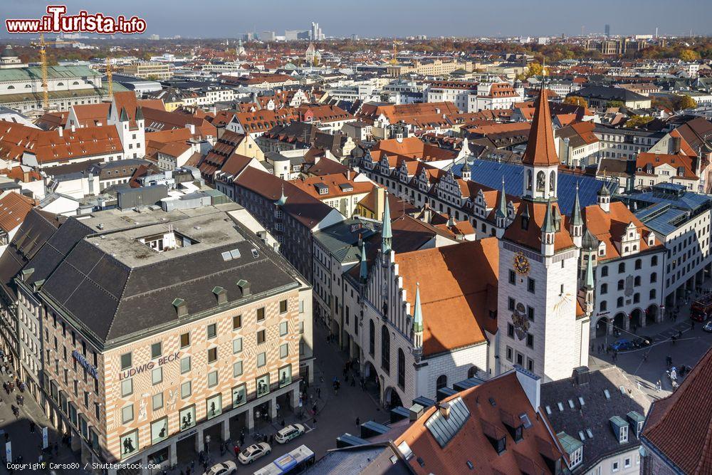 Immagine Panorama della parte orientale di Marienplatz e il Vecchio Municipio di Monaco - © Carso80 / Shutterstock.com