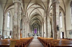 Le navate della Cattedrale di Bolzano, Alto Adige - © JIPEN / Shutterstock.com