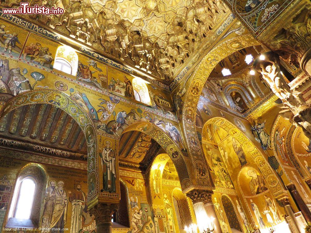 Immagine La Cappella Palatina è la cappella reale dei Re Normanni della Sicilia, situata nel Palazzo Reale. I mosaici sono di eleganza senza pari- © IZZARD / Shutterstock.com