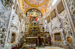 I ricchi interni della chiesa della Martorana, una delle attrazioni artistiche più importanti di Palermo. - © Yury Dmitrienko / Shutterstock.com