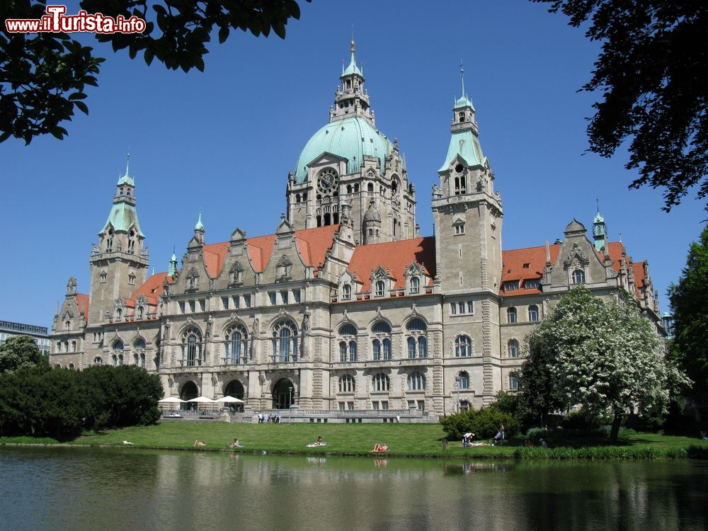 Immagine Il Neues Rathaus (Nuovo Municipio) di Hannover (Bassa Sassonia, Germania) è uscito indenne dai bombardamenti degli Alleati durante la Seconda Guerra Mondiale.