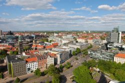 Vista panoramica sul centro di Hannover, città tedesca del land della Bassa Sassonia, dal palazzo del Neues Rathaus.